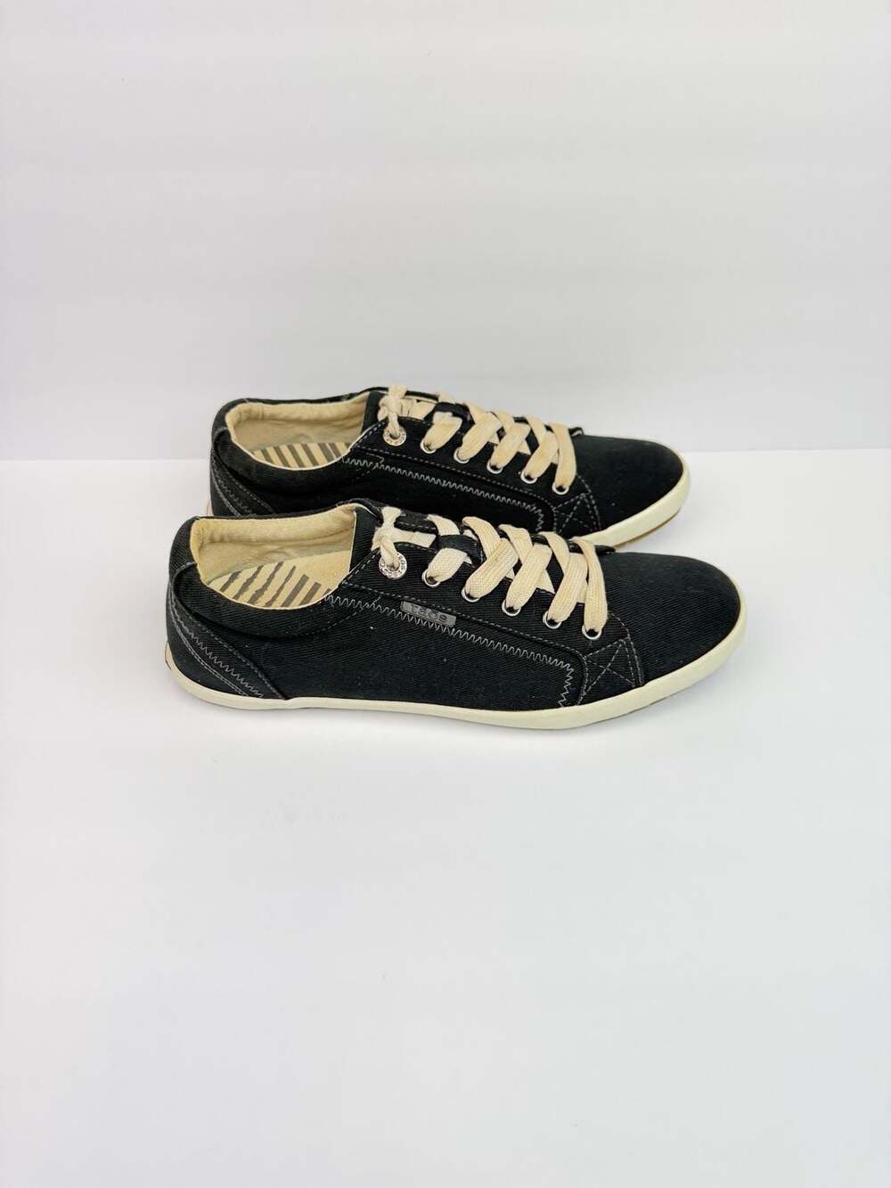 Taos Star Burst Women's Canvas Lace-Up Sneakers in Black Sz 10